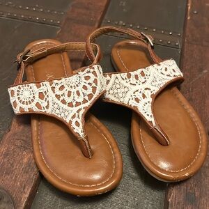 Hot Cakes sandals; youth 11